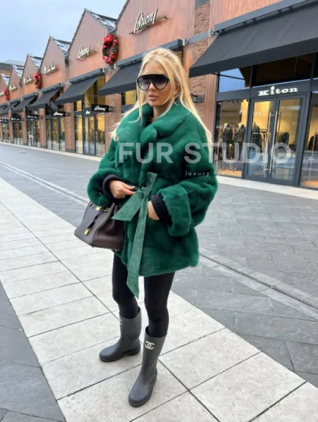 Короткая шуба из меха норки Velvet в изумрудном цвете - фото 3