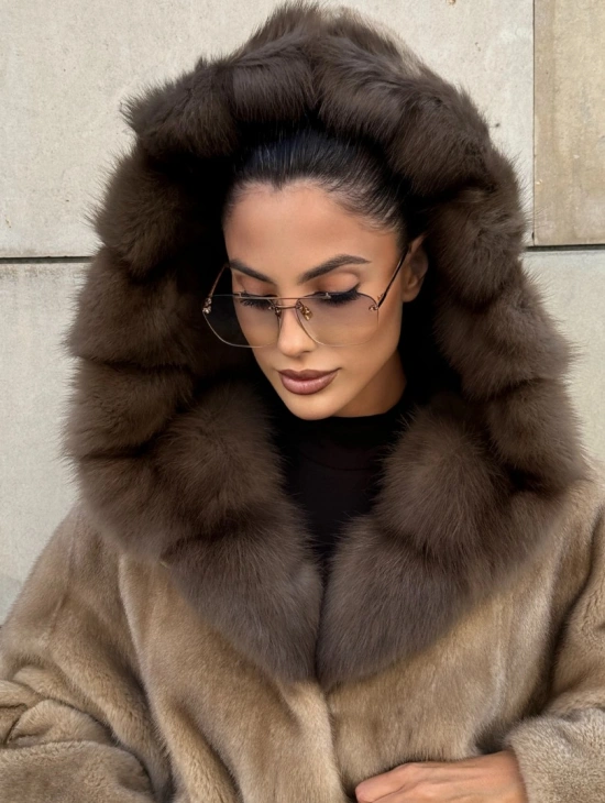 Шуба из аукционного меха норки NAFA MINK с капюшоном из куницы - фото 6