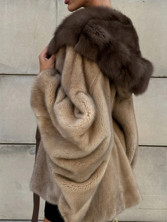 Шуба из аукционного меха норки NAFA MINK с капюшоном из куницы - фото 2