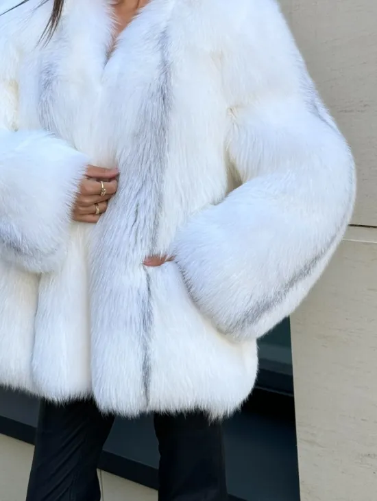 Шуба из меха белой крестовой лисы Vintage style, цельные пластины - фото 1