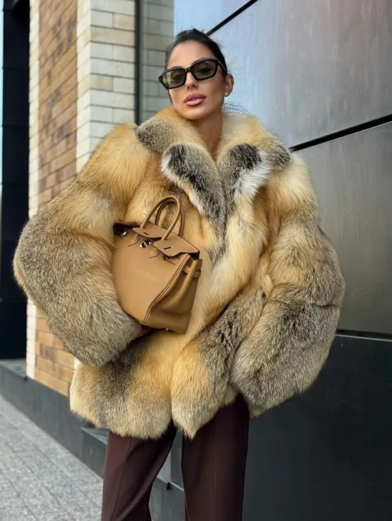 Золотистая шуба из натурального меха лисы цельные пластины - фото 5