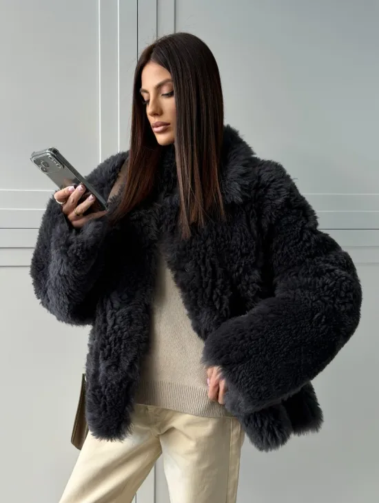 Короткая шуба - дубленка из натуральной овчины,  воротник апаш - фото 9