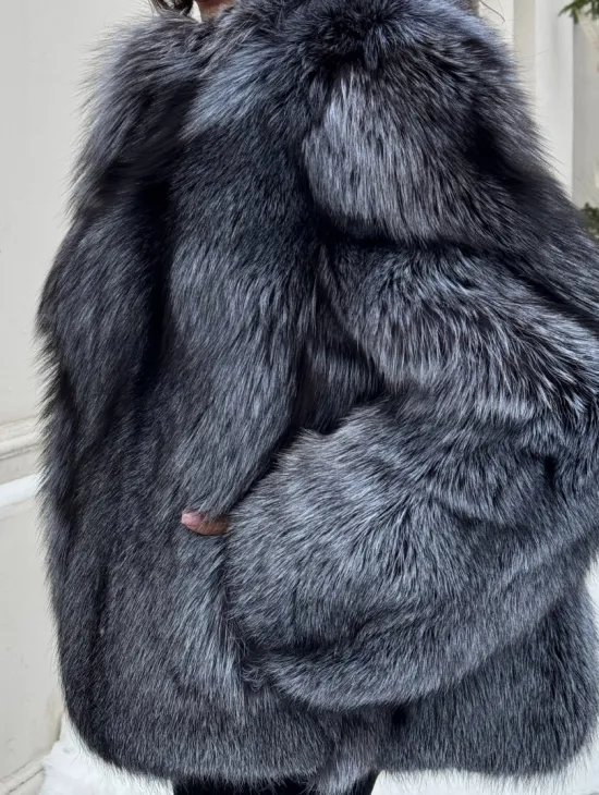 Короткий женский полушубок из чернобурки английский воротник - фото 2