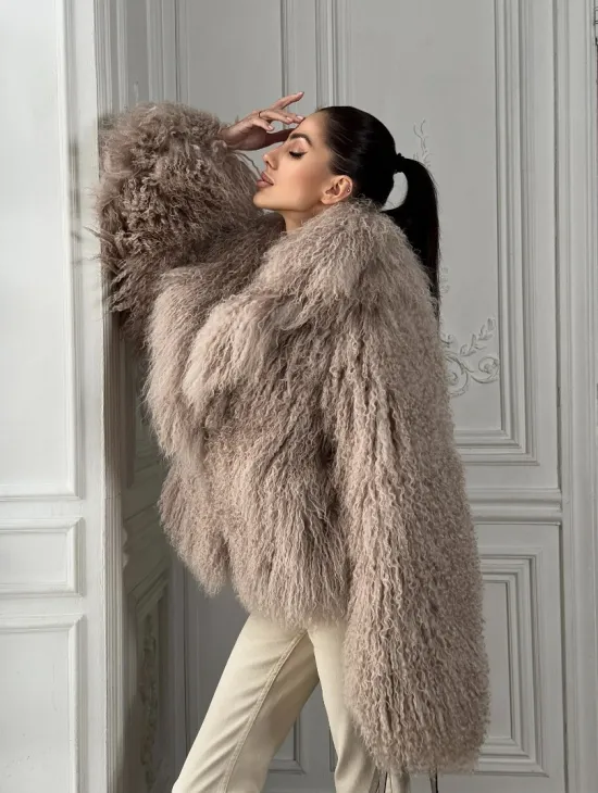 Шуба из меха ламы «Пломбир» с английским воротником - фото 10