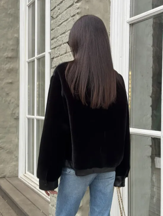 Куртка из мутона с мехом норки - черная - фото 2