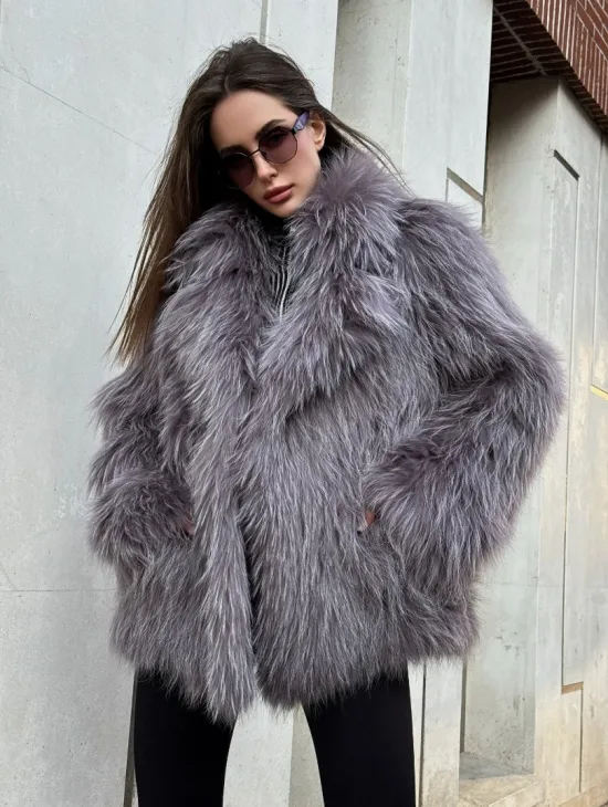 Шуба из меха енота с английским воротником цвет - лаванда - фото 6