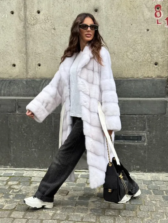 Белая норковая шуба с английским воротником - фото 14