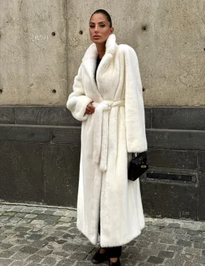 Длинная белая норковая шуба - фото 11