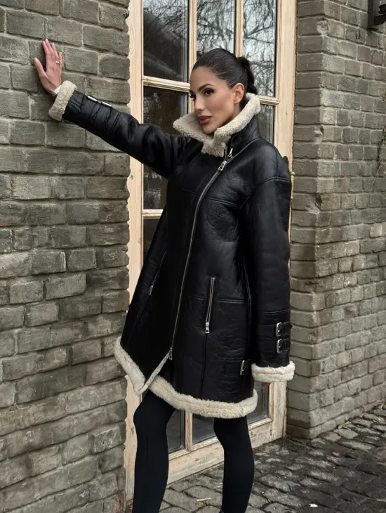 Удлиненная дубленка на белой овчине - фото 10