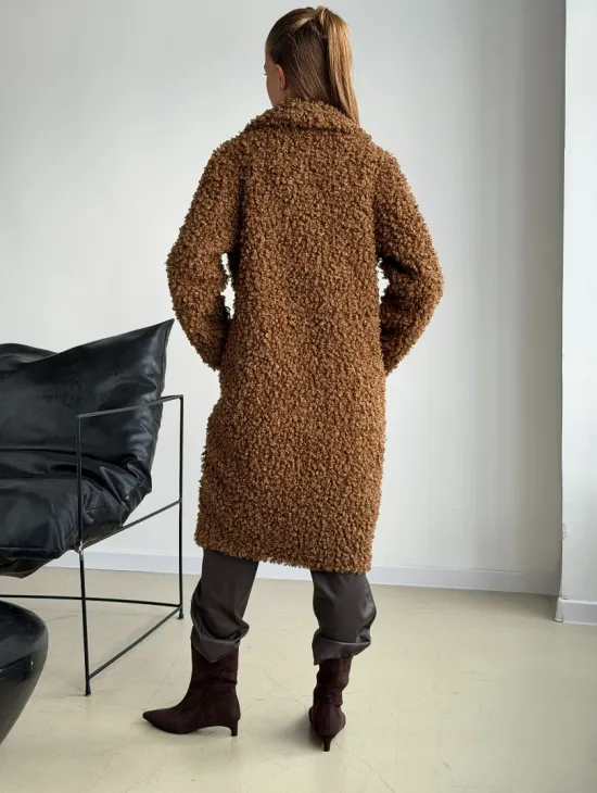 Коричневая двухсторонняя дубленка из экомеха - фото 6