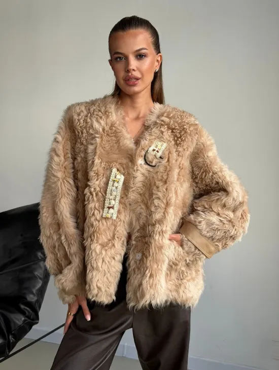 Короткая куртка из овчины - фото 7