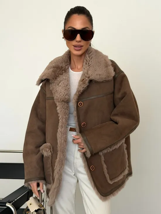 Коричневая замшевая дубленка на мехе тиградо - фото 8