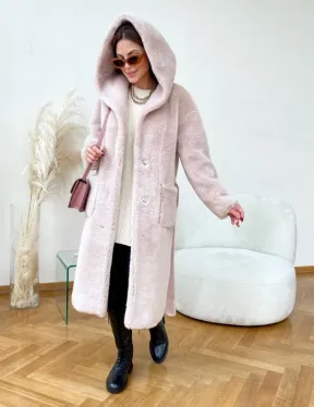 Шуба из натуральной шерсти с капюшоном под пояс - фото 3