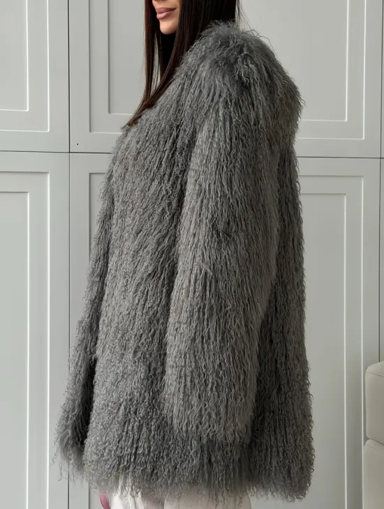 Удлиненная серая шуба из ламы - фото 3
