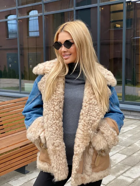 Куртка джинсовая с отделкой из натуральной овчины - фото 5