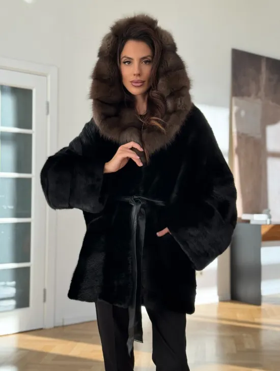шуба из норки с капюшоном из меха куницы - фото 5