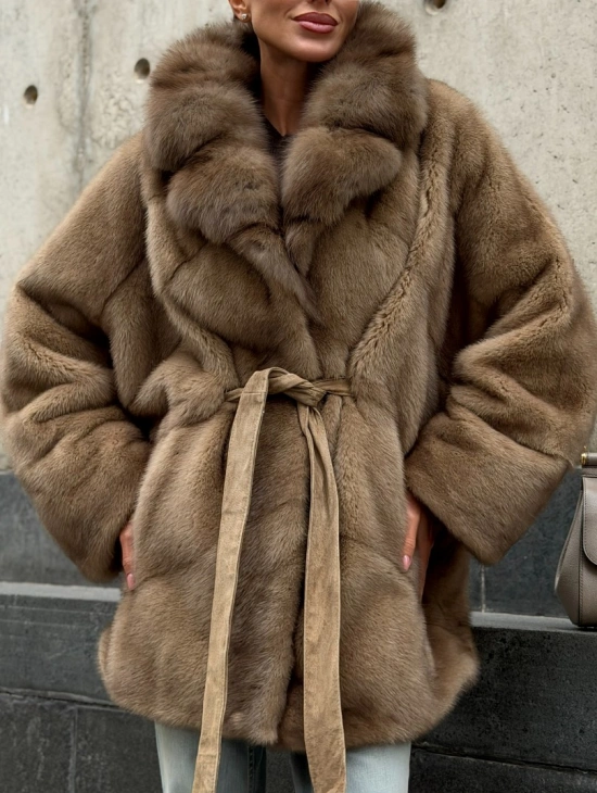 Короткая шуба из меха норки с воротником куница - цвет пастель - фото 5
