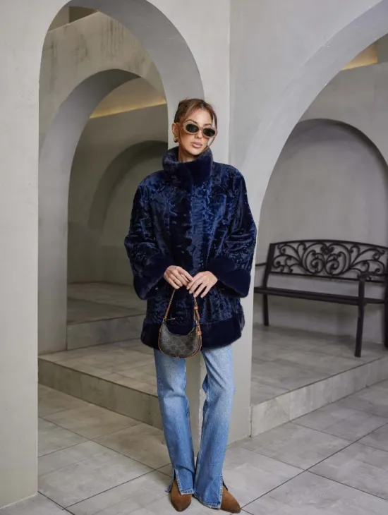 Шуба из каракульчи стойка воротник - цвет синий - фото 3